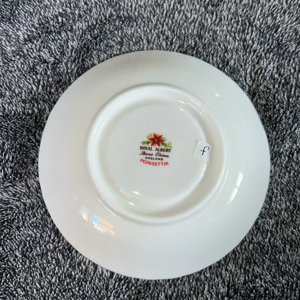 ROYAL ALBERT POINSETTIA SAUCER ONLY, BONE CHINA ENGLAND VINTAGE REPLACEMENT